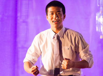 TEDxKids@Chiyoda 2013 での講演の様子（谷垣 君龍）